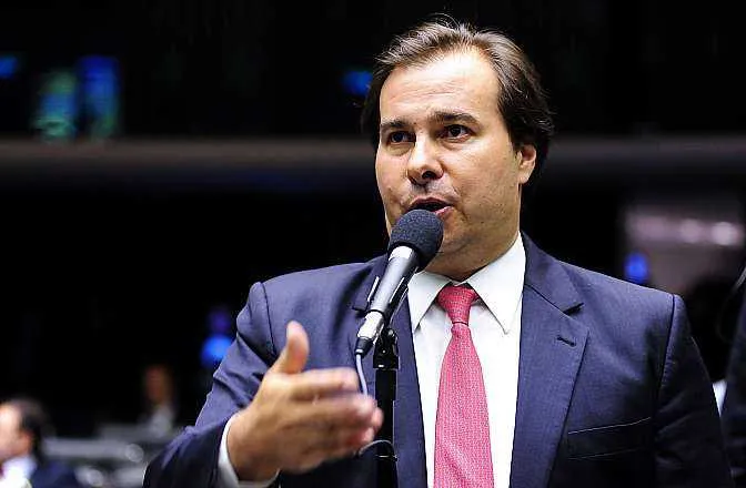 Rodrigo Maia quer terminar a votação até o fim da noite