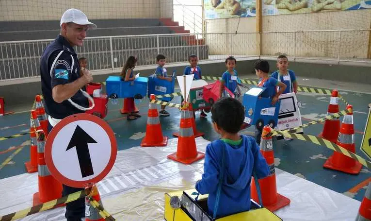 Crianças da educação infantil ‘usaram’ o Circuito de Trânsito

