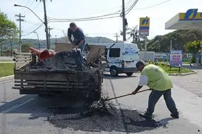 Obras de recuperação estão a todo vapor pelas ruas da cidade