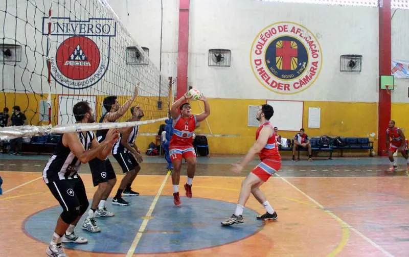 Imagem ilustrativa da imagem Universo perde mas se classifica para semifinal