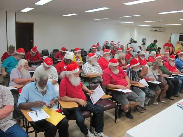 Imagem ilustrativa da imagem Última aula dos cursos gratuitos de Papai Noel e 'Noelete' será amanhã