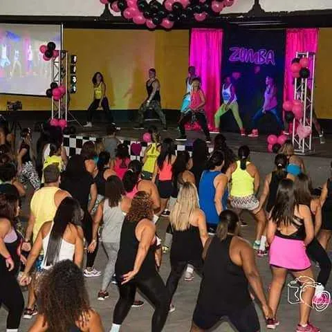 Imagem ilustrativa da imagem 'Aulão' de Zumba em prol do Outubro Rosa
