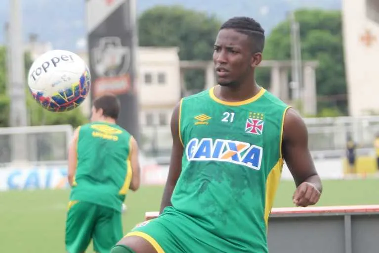 Thalles poderá encarar o Avaí, hoje à noite, eme São januário