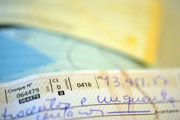 Consumidor que usa cheque especial paga 324,9% ao ano de juros