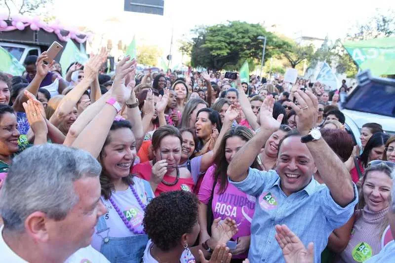 >>Rodrigo Neves participou de ato com mulheres na Amaral Peixoto