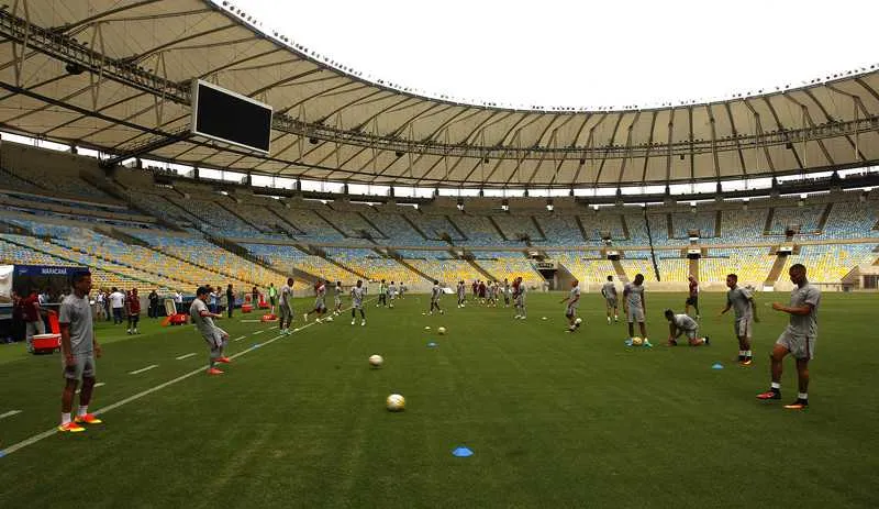 O elenco tricolor treinou ontem à tarde, no estádio Maracanã, onde volta a jogar após 11 meses