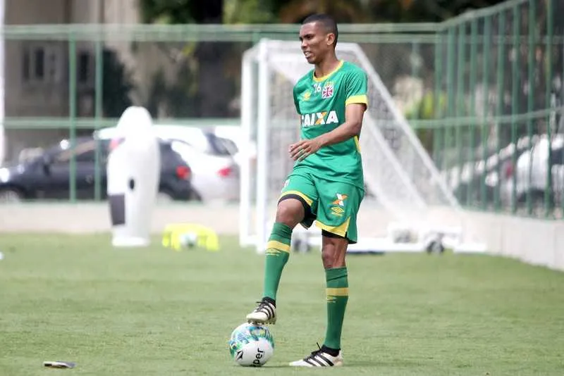  Lateral Madson participou do treinamento em campo, ontem