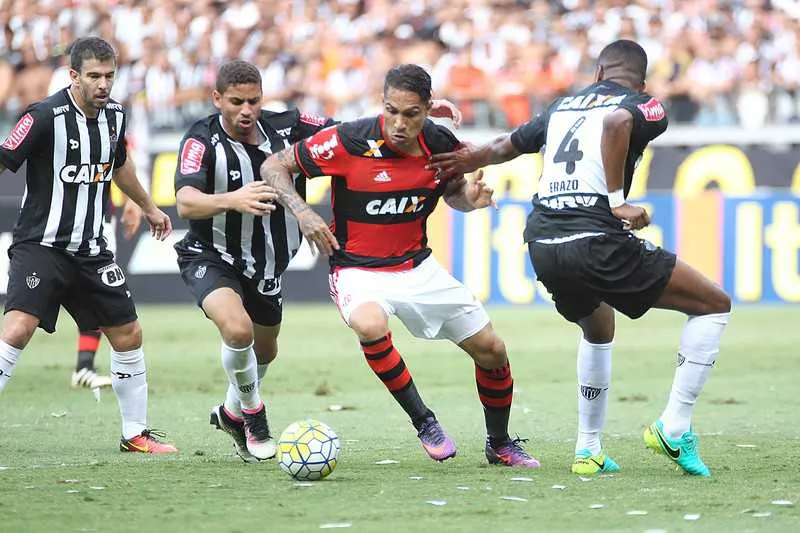  Guerrero marcou o último gol do duelo, que trouxe o empate para o Rubro-Negro e o manteve em 2º