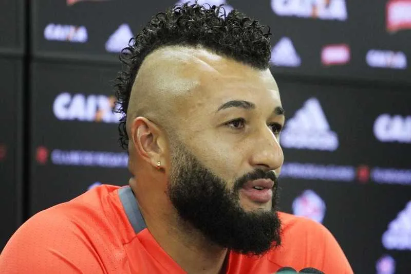 O goleiro Alex Muralha segue acreditando no título do Brasileirão