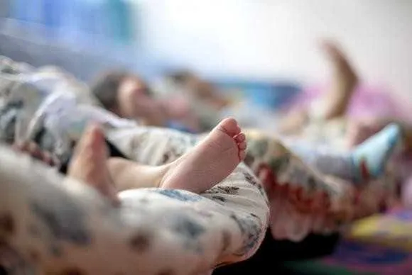 Desenvolvimento cerebral das crianças depende do carinho e contato físico