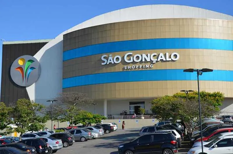 As lojas do SG Shopping, por exemplo, funcionam das 15h às 21h nesta quarta-feira