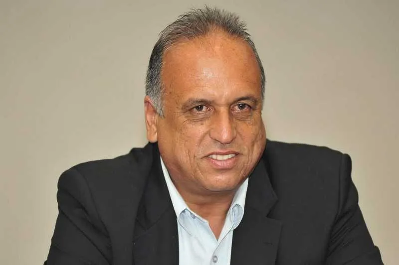 Governador, que está em tratamento, volta ao governo