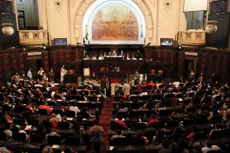 Deputados fazem discussão única sobre o projeto de lei hoje