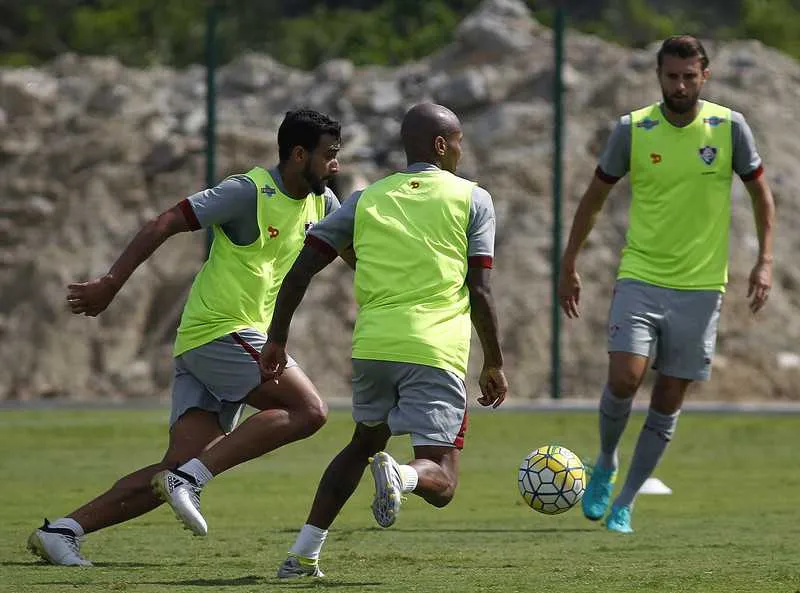 Jogadores do Tricolor treinaram ontem no CT da Barra, visando jogo contra o Cruzeiro, no domingo