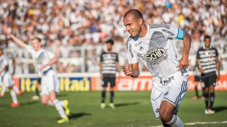 Com 31 anos, Roger é o terceiro maior goleador do país em 2016