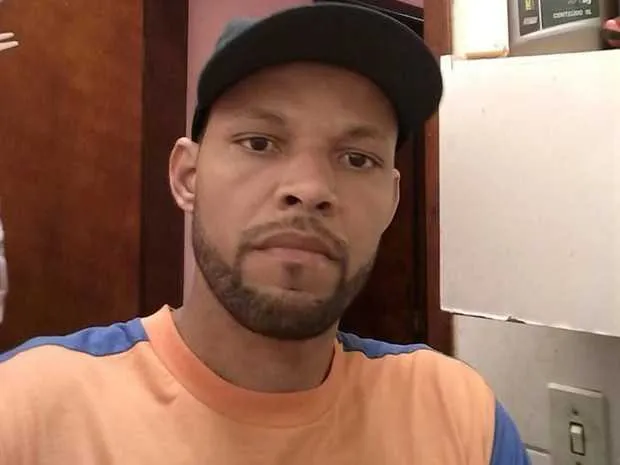 
Cristiano Ribeiro, de 37 anos, foi arrastado por uma forte onda