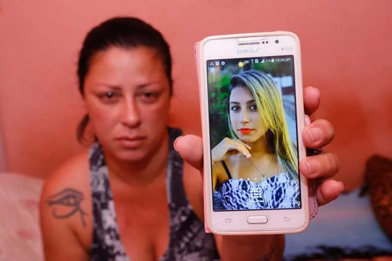 Aline disse que o pastor não a procurou e que a única ajuda que recebeu foi de fraldas e pomada