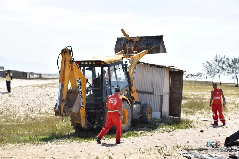 A construção flagrada pelos agentes ambientais é configurada como uma ocupação irregular