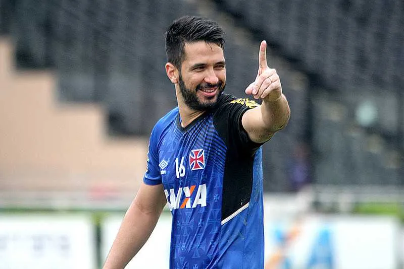 Segundo o técnico Jorginho, o zagueiro Luan está recuperado de uma lesão na panturrilha esquerda