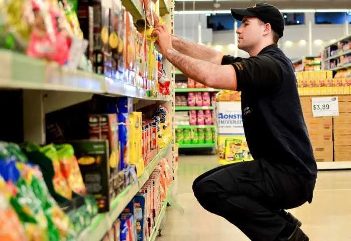 Em SG, todos os postos de trabalho oferecidos são para o comércio. O maior número de vagas para a função de repositor em supermercados