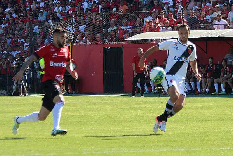 Com Nenê abaixo do esperado, Vasco joga mal e perde mais uma