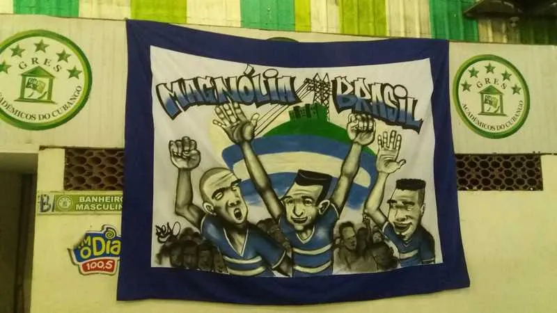 Integrante do Grupo de Acesso de Niterói, a escola de samba Magnólia Brasil, do Fonseca, escolheu, no último fim de semana, o hino oficial para o enredo sobre São Jorge. A final aconteceu a sede da Acadêmicos do Cubango e a parceria vencedora foi a de Dudu, Anderson Lemos. Manolo e Rafael Lopes. A Magnólia Brasil se apresentará na segunda-feira de Carnaval. Ainda não se sabe se o desfile será na Rua da Conceição ou na Avenida Amaral Peixoto, no centro da cidade. 