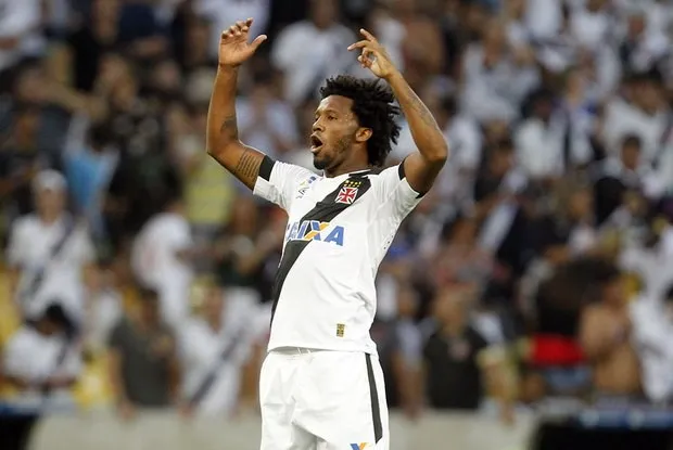 Rafael Vaz entrou no lugar de Thales aos 35 do 2º tempo, fez o gol do empate e da classificação