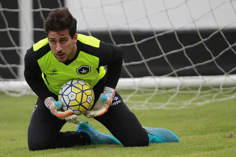  Helton Leite segue substituindo Jefferson, hoje, pela Copa do Brasil.