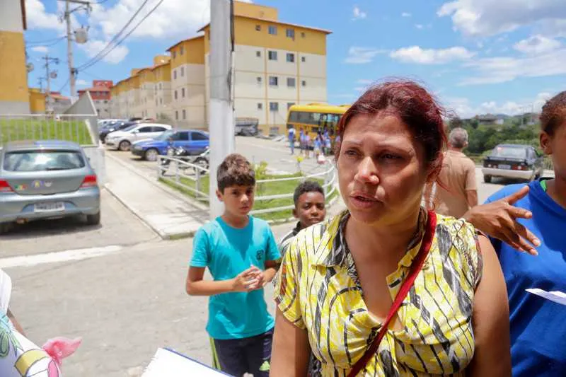 A dona de casa Elisângela Ribeiro está receosa de voltar a morar no condomínio com a família