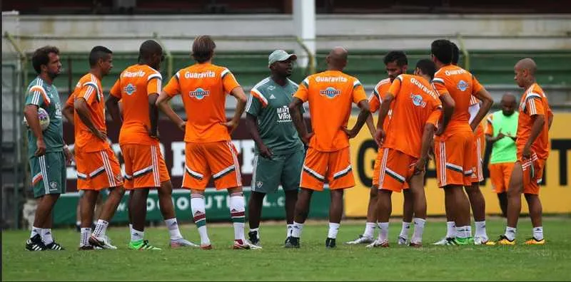 Com uma boa conversa, o técnico interino Marcão espera arrumar o setor defensivo do Tricolor