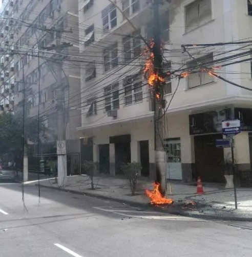 Fogo durou quase 30 minutos na Miguel de Frias