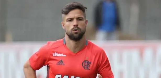 O meia Diego revelou que gosta de trabalhar com Zé Ricardo