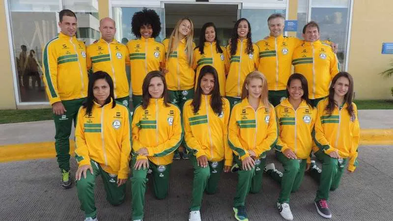 Thays Karolinny (a primeira agachada da esquerda para direita) integrou a delegação da seleção brasileira no Pan Americano de Taekwondo Júnior disputado na cidade de Aguascalientes, no México, em 2015