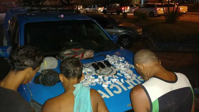 Três jovens acabaram presos e levados para a 73ªDP