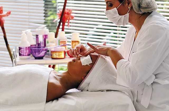 Projeto regulamenta profissão de esteticista e cosmetólogo (nível superior) e técnico em estética (médio)