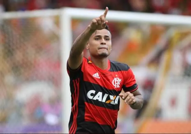 O meia Everton está recuperado de lesão na coxa esquerda