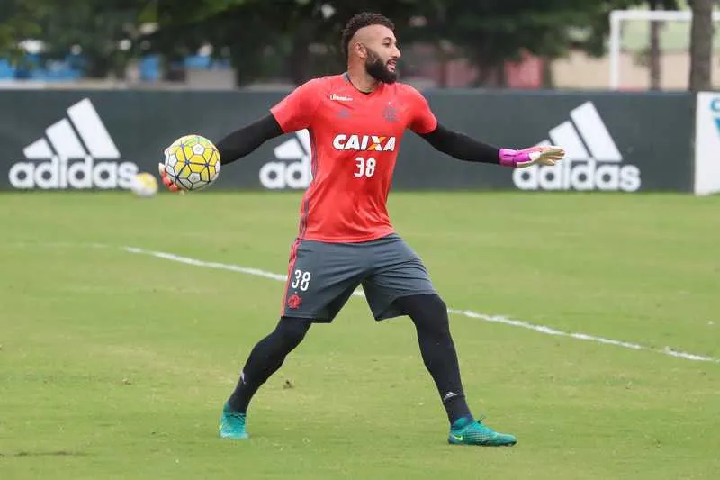 O goleiro Alex Muralha esteve com a seleção brasileira e desfalcou o Rubro-Negro em uma partida