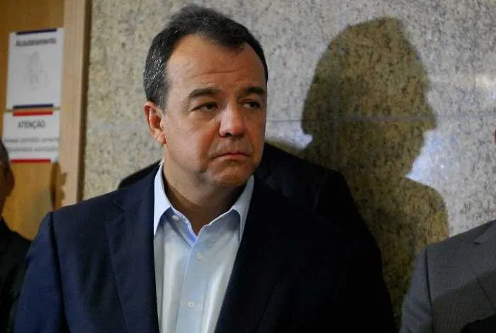 Sérgio Cabral foi preso pela Polícia Ferderal em casa, ontem de manhã, no Leblon, e levado para Bangu