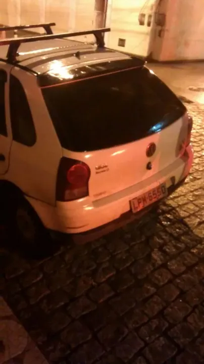 Carro da família ficou atolado em rua de Bacaxá após o roubo