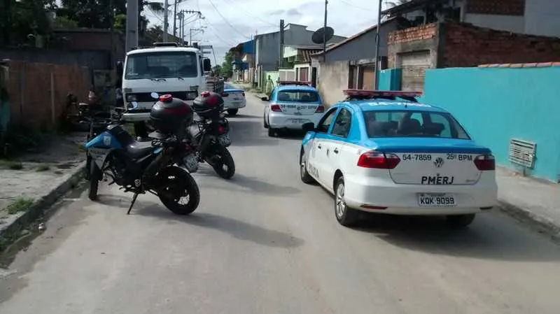 Os corpos foram encontrados pela polícia na Travessa A, no Bosque Peró, na manhã de ontem