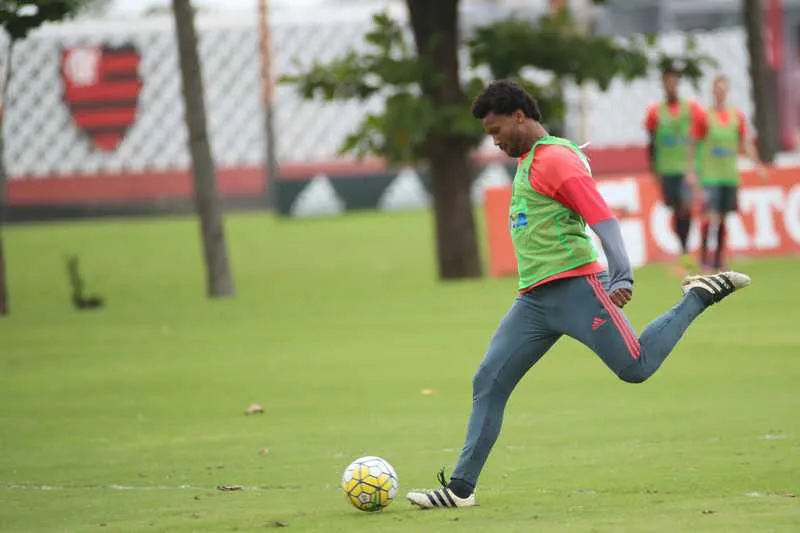 O zagueiro Rafael Vaz está confirmado contra o time do Coritiba