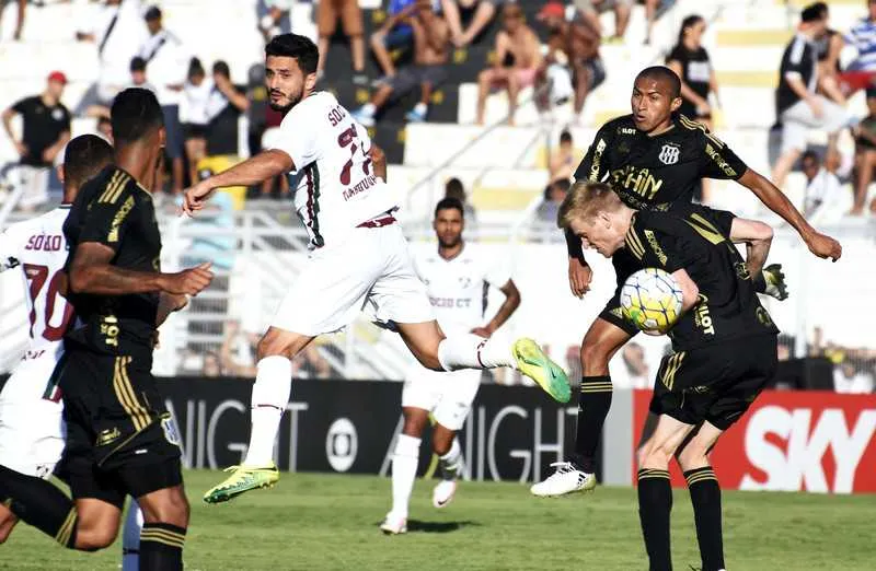 ‘Macaca’ leva a melhor no duelo, e dificulta a vida do Fluminense