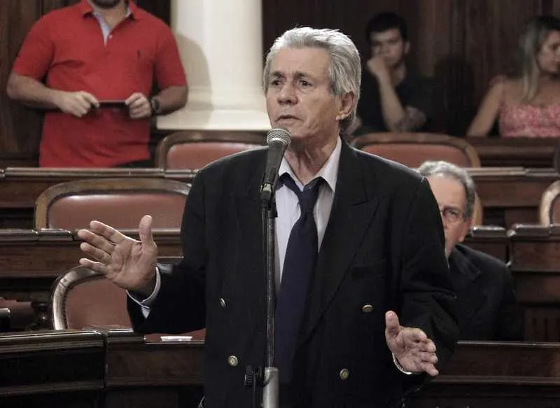 Corpo de José Vicente começou a ser velado, na noite de ontem, na Câmara Municipal de Niterói