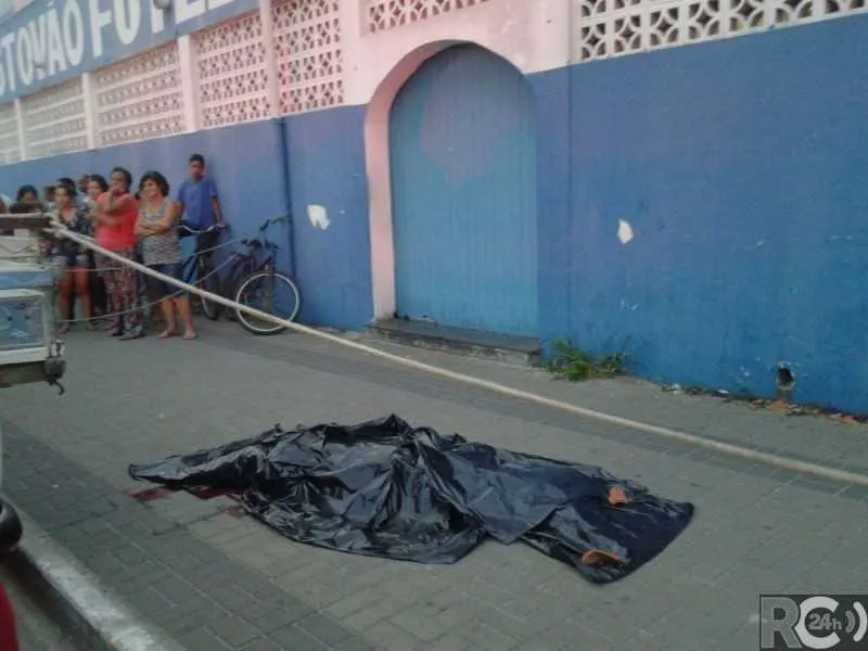 Motorista de fretes foi morto após discussão com um ciclista em frente ao clube São Cristóvão