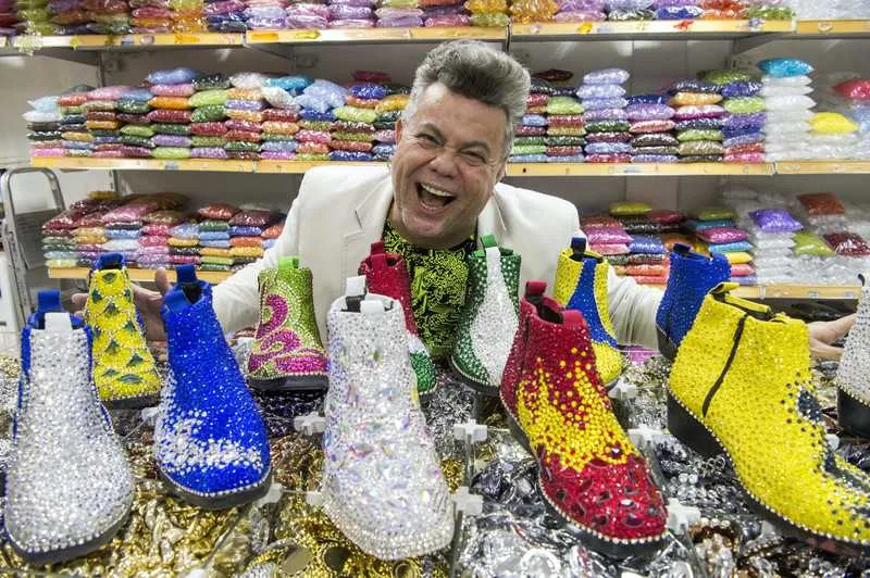 Estreia na próxima segunda-feira, dia 28, a nova temporada do quadro ‘Enredo e Samba’, do ‘RJTV 1ª edição’, em que Milton Cunha conta detalhes dos enredos das 12 escolas do grupo especial do Rio de Janeiro para o carnaval de 2017, além de apresentar os sambas que vão embalar os foliões nas quadras e na Marquês de Sapucaí.