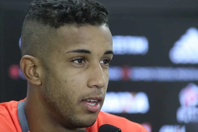 O lateral-esquerdo Jorge, titular absoluto, concedeu entrevista coletiva ontem à tarde, no ‘Ninho’