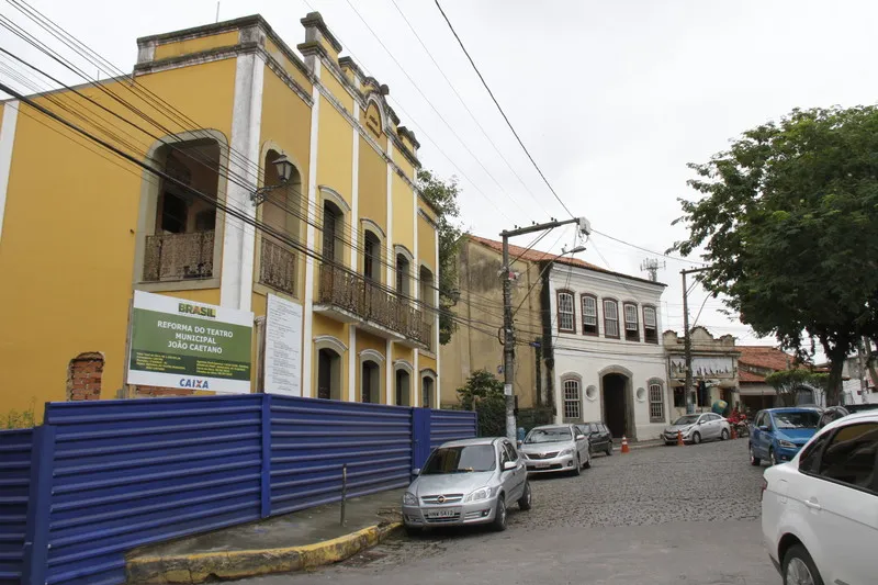 O Teatro Municipal João Caetano foi construído, em 1828, e está fechado desde 2013 para obras