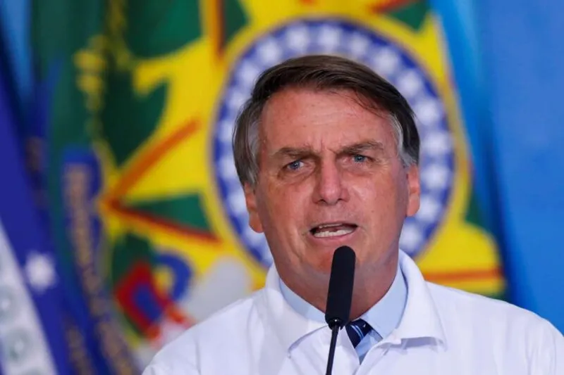 Bolsonaro falou que jornais deveriam sair de circulação