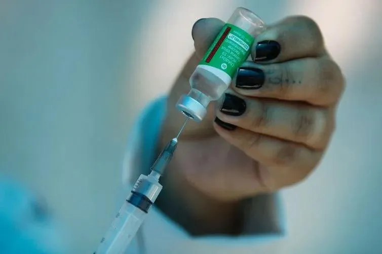 Imagem ilustrativa da imagem Produção da vacina contra a Covid-19 no Brasil pode ter atraso devido contrato não assinado