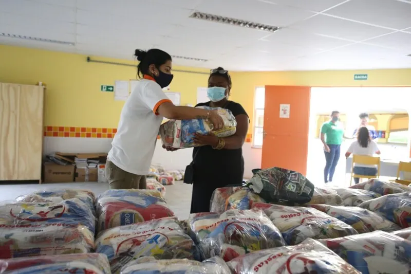 Prefeitura distribui cerca de 8 mil cestas básicas por mês durante a pandemia